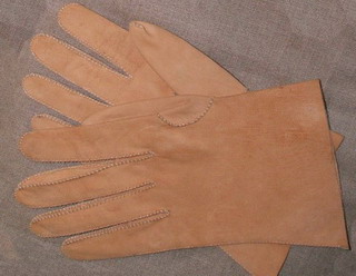 Goatskin pikemans gloves 